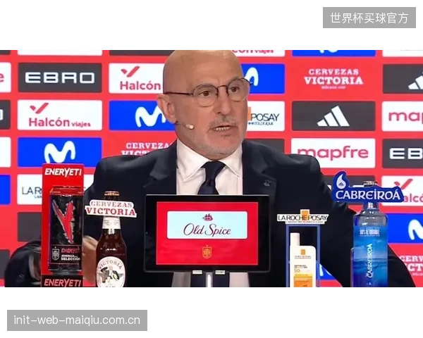德拉富恩特的选人策略引发热议,技术团队更倾向于体系内熟悉球员。 德拉富恩特的选人策略引发热议,技术团队更倾向于体系内熟悉球员。